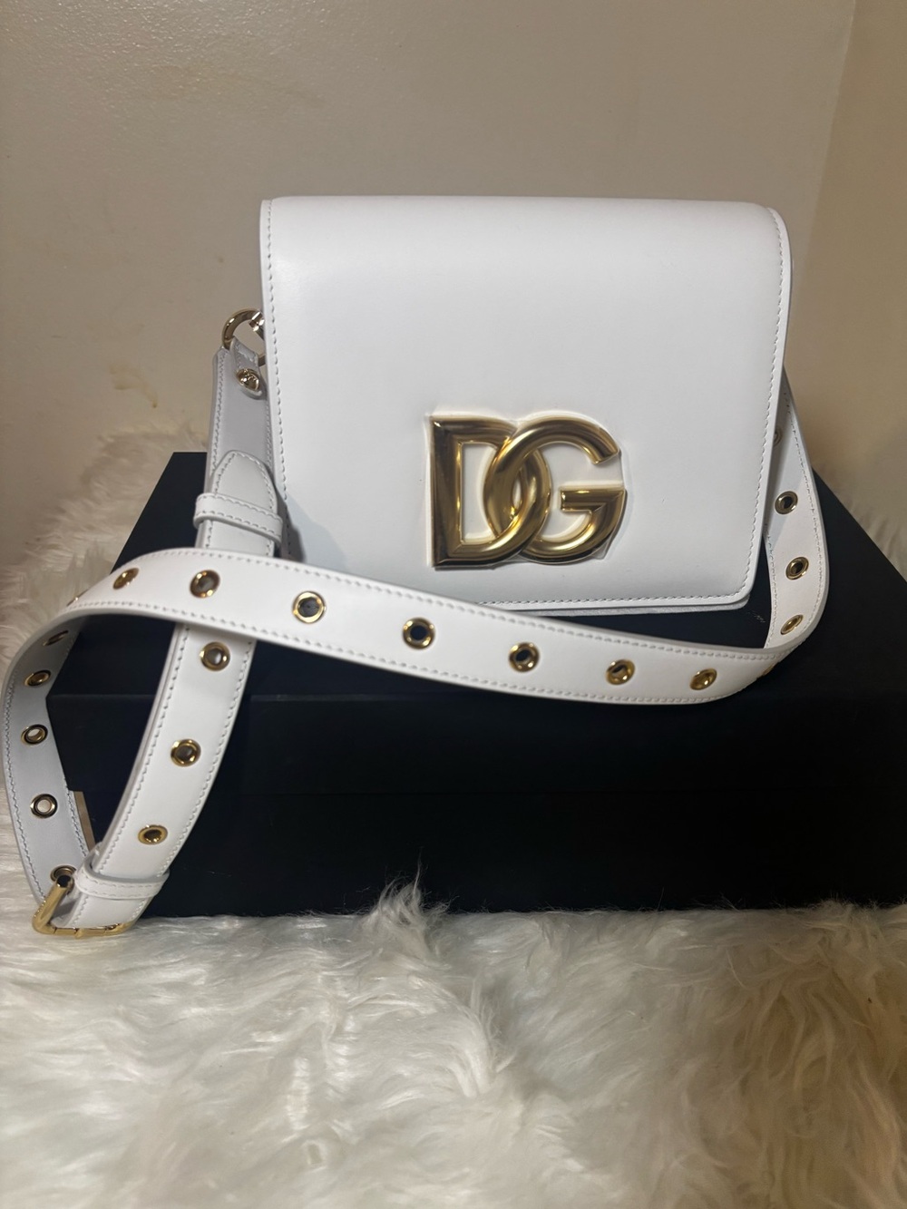 Dolce&Gabbana White Leather 3.5 camera bag/clutch/Crossbody with Gold DG logo.